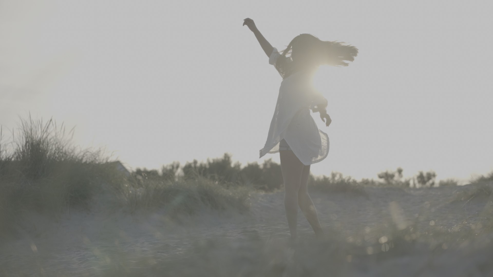 Original flat footage of the same beach frame
