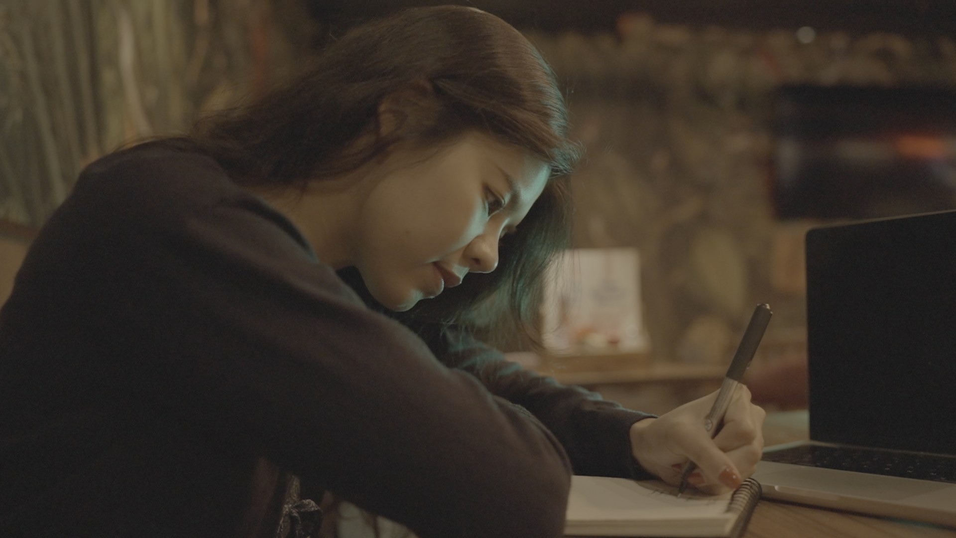 Original flat footage of the same writing frame